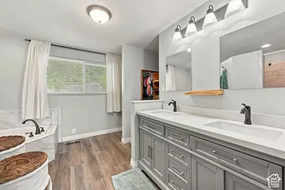 937 E Kingswood Rd, Kaysville, UT 84037 - Photo 16
