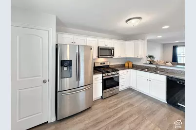 491 W Sunset Pt N, Sunset, UT 84015 - Photo 8