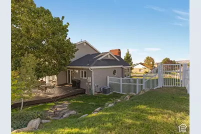 1126 E Gravel Hills Dr, Sandy, UT 84094 - Photo 32