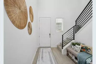 1555 W Parkview Dr, Syracuse, UT 84075 - Photo 2