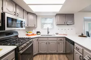 60 S 1250 W, Clearfield, UT 84015 - Photo 10
