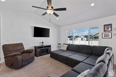 2393 E Sunflower Dr S, Eagle Mountain, UT 84005 - Photo 18