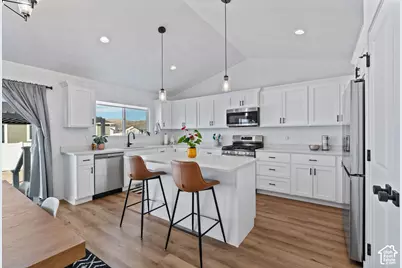 2393 E Sunflower Dr S, Eagle Mountain, UT 84005 - Photo 8