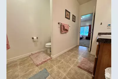 422 E 500 S #UNIT E, Vernal, UT 84078 - Photo 10