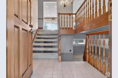 712 E Arrowhead Ln, Murray, UT 84107 - Photo 2