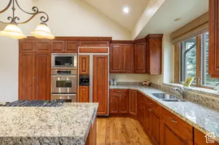 3168 E Bavarian Ct, Sandy, UT 84093 - Photo 8