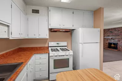 690 N 120 E, Orem, UT 84057 - Photo 12