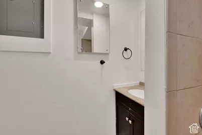 360 E 400 N, Centerville, UT 84014 - Photo 20
