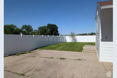 360 E 400 N, Centerville, UT 84014 - Photo 26