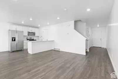712 W 1870 S #1029, Provo, UT 84601 - Photo 4