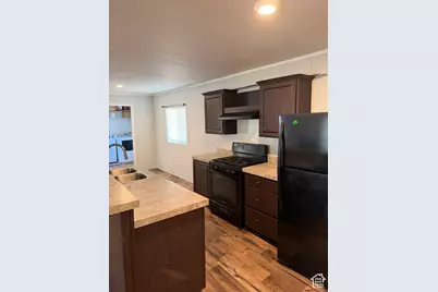 680 N Main St #D19, Kaysville, UT 84037 - Photo 6