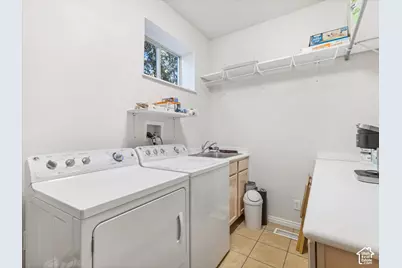 10819 S Lostwood Dr E, Sandy, UT 84092 - Photo 38