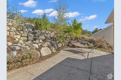 10819 S Lostwood Dr E, Sandy, UT 84092 - Photo 34
