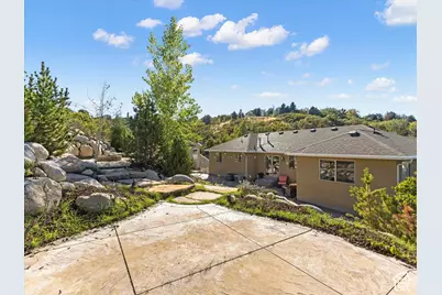 10819 S Lostwood Dr E, Sandy, UT 84092 - Photo 28