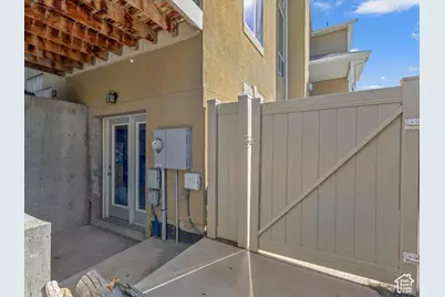 10819 S Lostwood Dr E, Sandy, UT 84092 - Photo 36