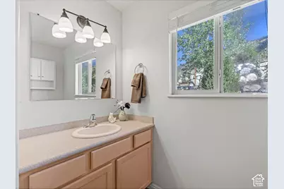 10819 S Lostwood Dr E, Sandy, UT 84092 - Photo 26