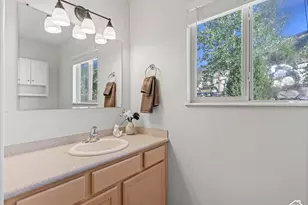 10819 S Lostwood Dr E, Sandy, UT 84092 - Photo 26