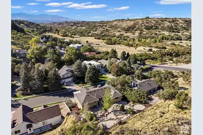 10819 S Lostwood Dr E, Sandy, UT 84092 - Photo 42