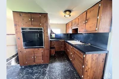 265 Roosevelt St, Helper, UT 84526 - Photo 14