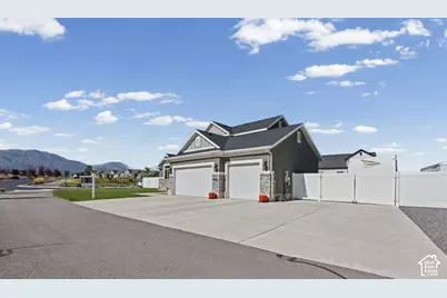 1377 E Erickson Knoll Ln, Eagle Mountain, UT 84005 - Photo 2