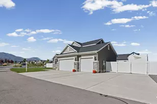 1377 E Erickson Knl Ln, Eagle Mountain, UT 84005 - Photo 2
