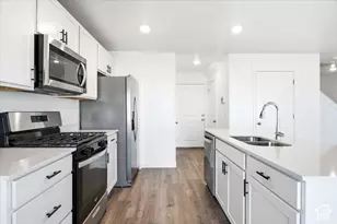 918 E Lubber Ln, Saratoga Springs, UT 84045 - Photo 10