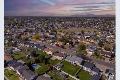 3857 Foxglen, Roy, UT 84067 - Photo 4