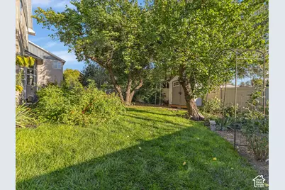 192 E Flicker Dr S, Sandy, UT 84070 - Photo 22