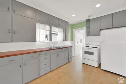 145 S Dawson St, Layton, UT 84041 - Photo 14