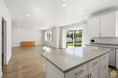 2016 S 1955 W, Woods Cross, UT 84087 - Photo 10