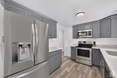 360 Lakeview Ave, Tooele, UT 84074 - Photo 6