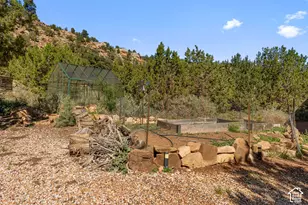 894 W Foothill Dr, Apple Valley, UT 84737 - Photo 24