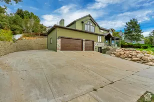 6501 S Canyon Crest Dr, Holladay, UT 84121 - Photo 2