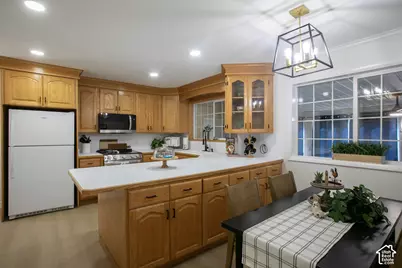 644 E Crestwood Cir N, Bountiful, UT 84010 - Photo 10