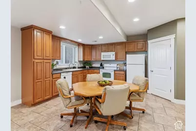 922 S 1760 W, Syracuse, UT 84075 - Photo 38