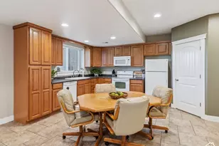 922 S 1760 W, Syracuse, UT 84075 - Photo 38