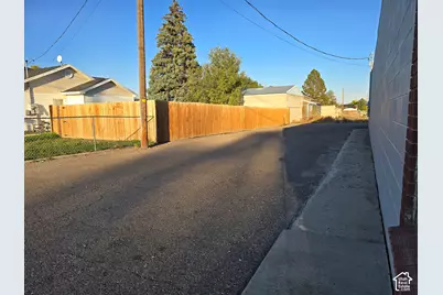 395 S Vernal Ave, Vernal, UT 84078 - Photo 22