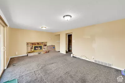 2261 W Ledgewood Dr, Taylorsville, UT 84129 - Photo 4