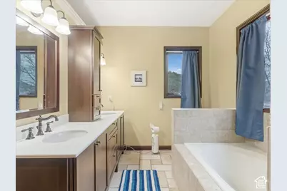 422 S Maryfield Dr, Salt Lake City, UT 84108 - Photo 26