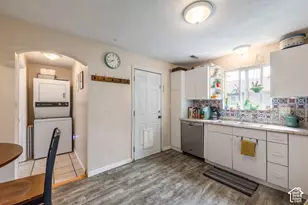 1073 S Navajo St W, Salt Lake City, UT 84104 - Photo 12