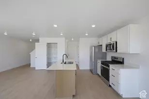 912 E Edinburgh Ave, Lehi, UT 84048 - Photo 8