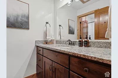 2275 E 6200 S, Holladay, UT 84121 - Photo 44