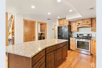 2275 E 6200 S, Holladay, UT 84121 - Photo 16