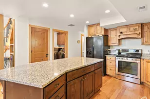 2275 E 6200 S, Holladay, UT 84121 - Photo 16