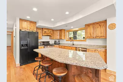 2275 E 6200 S, Holladay, UT 84121 - Photo 14