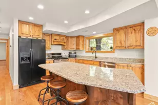 2275 E 6200 S, Holladay, UT 84121 - Photo 14