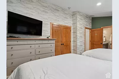 2275 E 6200 S, Holladay, UT 84121 - Photo 48