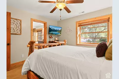 2275 E 6200 S, Holladay, UT 84121 - Photo 34