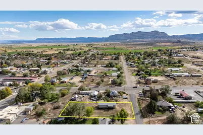 30 N 200 W, Escalante, UT 84726 - Photo 4