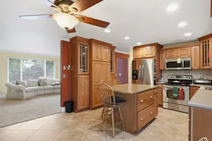 2496 E Woodthrush Dr, Sandy, UT 84093 - Photo 16